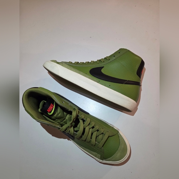 Nike Blazer Mid '77 GS 'Asparagus/Olive and Black High-Tops Size 6Y - Picture 1 of 6